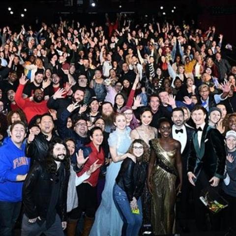 足球比赛观众乱入颁奖的长尾关键词有哪些