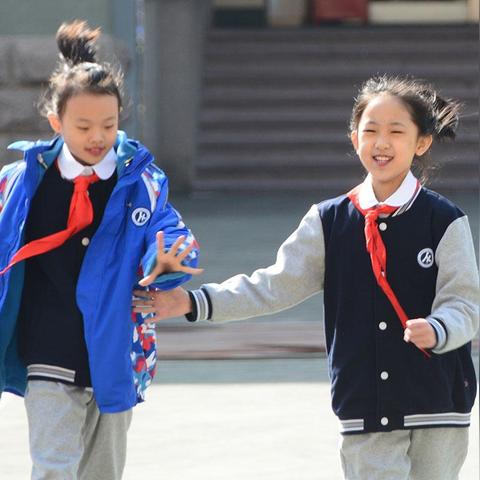 济南市工业学校的校服是什么样