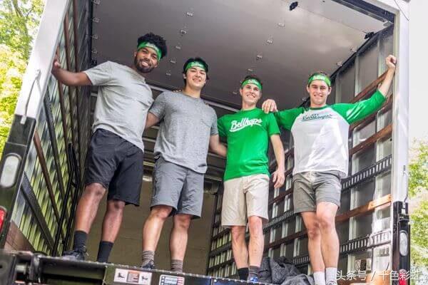 梦回彼岸,解读梦见死人叫我搬家的深层含义与心理启示 梦回彼岸,解读梦见死人叫我搬家的深层含义与心理启示