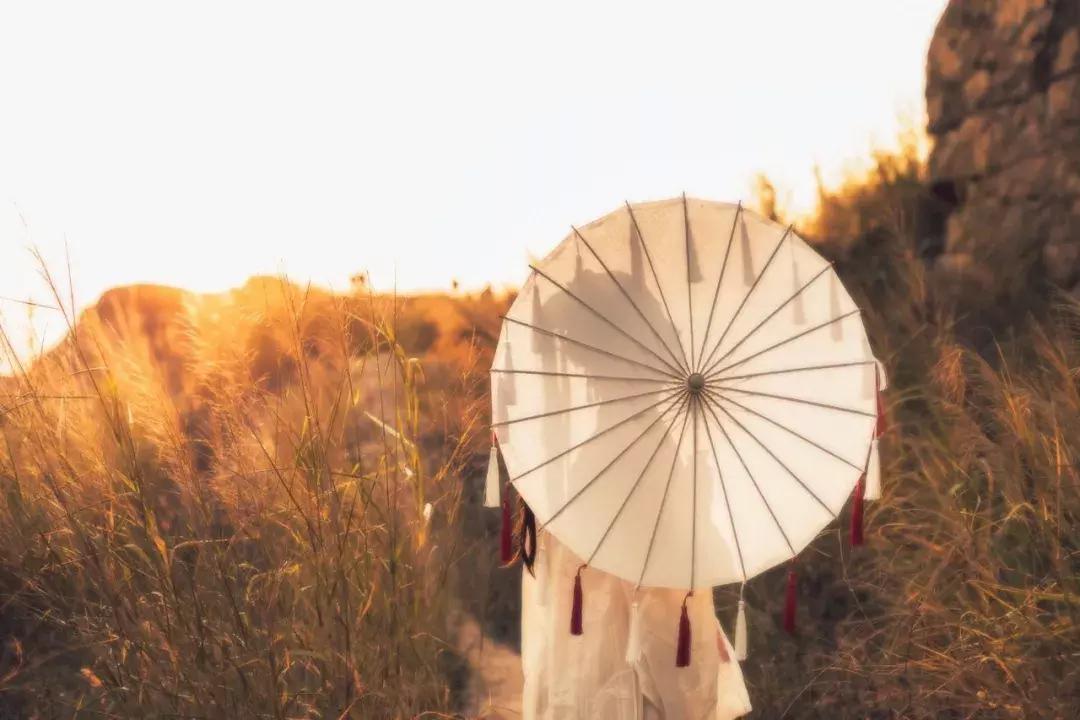 梦境中的情感纠葛，解析梦见前男友问我心里是不是在等他一个人的深层含义