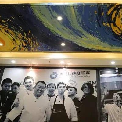 武汉梵高星空艺术馆现在还开门吗？