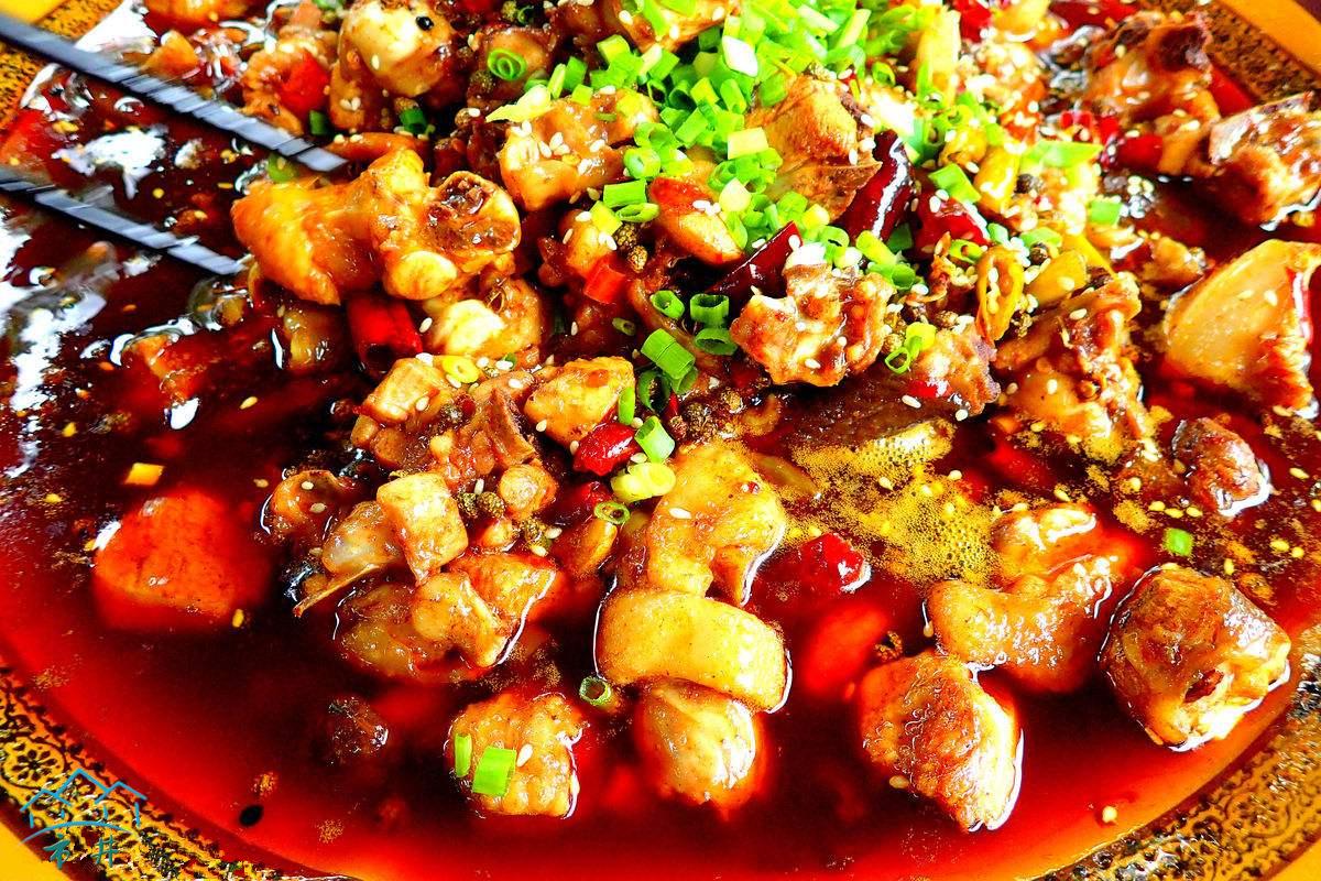 做美食有什么要求（大街上那些卖小吃的真能挣钱吗）