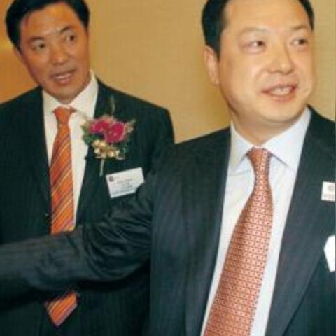 上海市风险分级管控 → 上海三地升为中风险地区