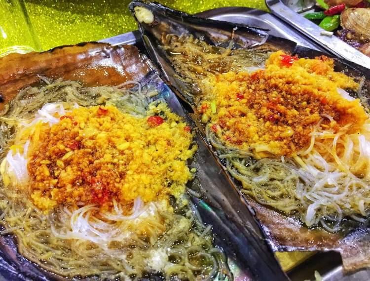 美食街上吃什么好卖（最喜欢吃的美食是什么）