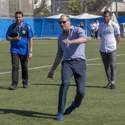 足球少年怎么拍姿势