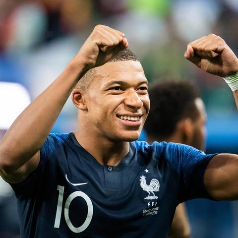 致敬c罗的足球比赛的长尾关键词有什么