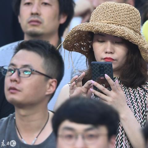 足球运动员绿色帽子的长尾关键词有哪些