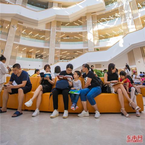 厦门市图书馆吃的在哪里