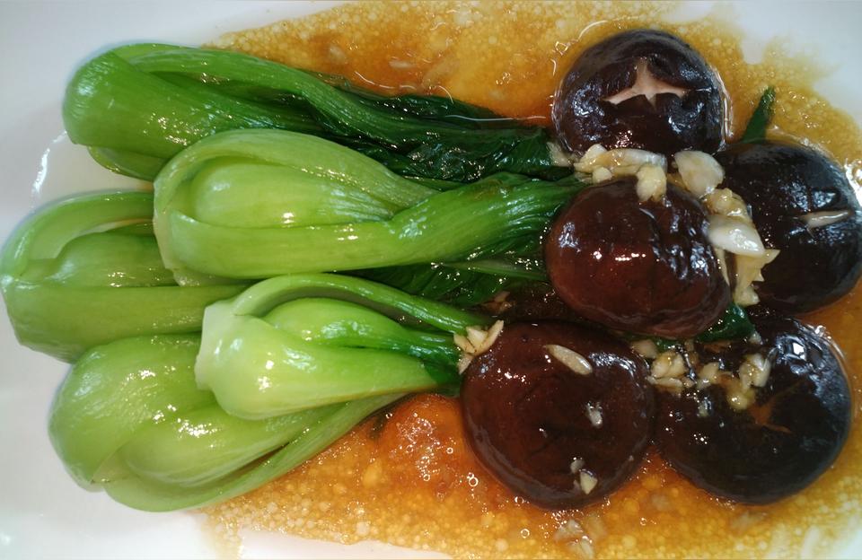 梦见别人请吃饭
