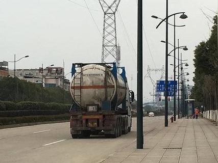 “我终于转行了”！10年危化品运输老司机无奈透露行业现状