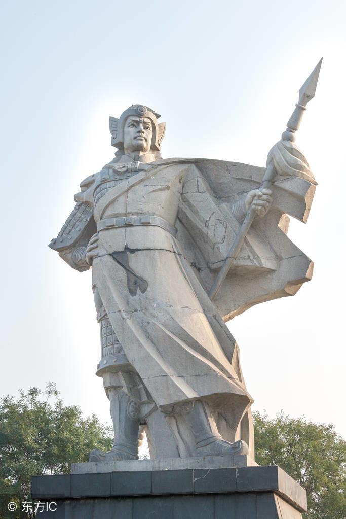 梦三国，曹洪怎么出装更霸气。要求顺序出装。谢谢