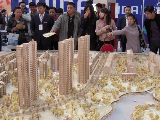 楼市“内循环”时代，二胎政策红利甚微，人少房多卖给谁？