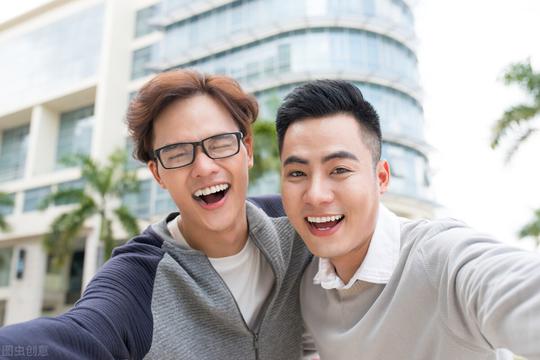 文凭和技术，你认为未来哪个更重要，哪个将来在社会上混得更好