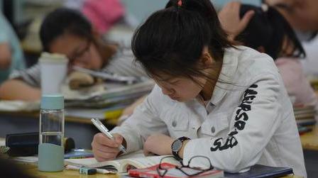 被“冷门”专业录取，“硬着头皮”去读还是复读？两点建议供参考