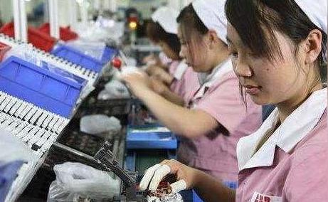 工厂打工妹，用业余时间学习，考上本科后办厂网友：知识改变命运