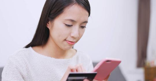 央视曝光预存话费送手机骗局，贪小利吃大亏，许多人却还在上当