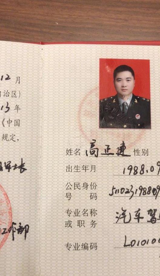 在昆明当兵12年，退伍后创业开火锅店，抖音上5.3万老乡力挺