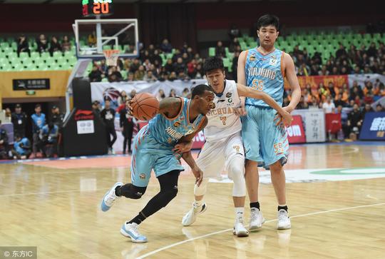 cba本轮焦点，山西队客场vs新疆男篮，亚当斯李根联袂首发出战
