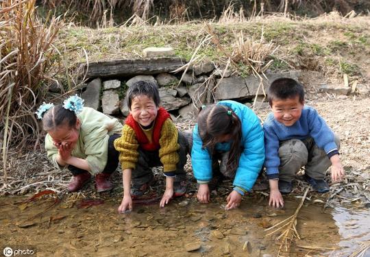 七旬老夫妻含辛茹苦抚养4个孩子，外孙夜里走丢，头条帮他回家