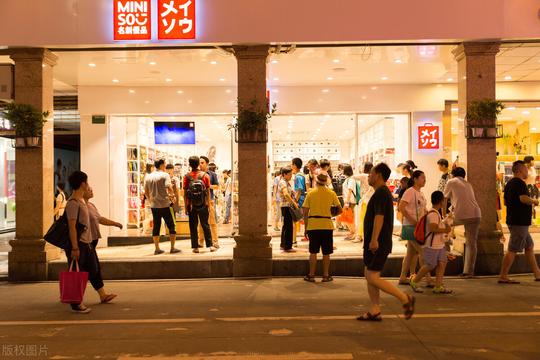10元店的生意做到300亿身家，财富都是积少成多的，你也可以