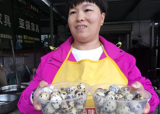 长春农村大姐，用食盐做的一种奇特美食，10元一碗30个
