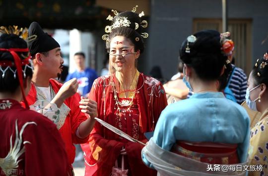 陕西西安：端午活动在大唐西市精彩上演，唐装美女争奇斗艳
