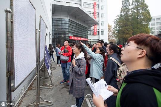 国考申论跑题？别怕！这10大行业都是铁饭碗，待遇不比公务员差