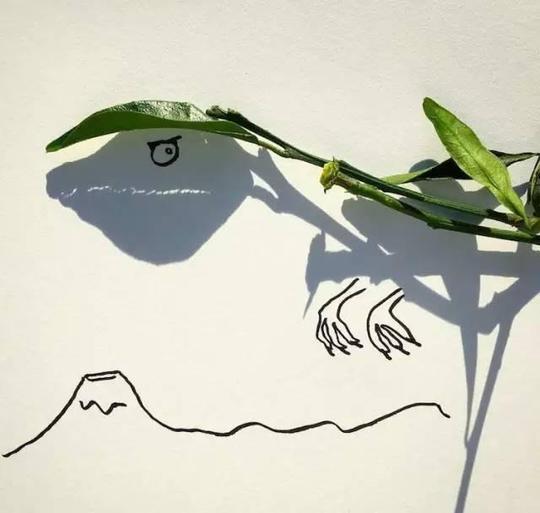 “偷影子的画家”，他用影子作画，这脑洞简直太棒啦