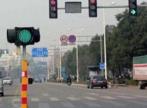 红绿灯17秒的照片红绿灯数完秒还是红灯怎么回事
