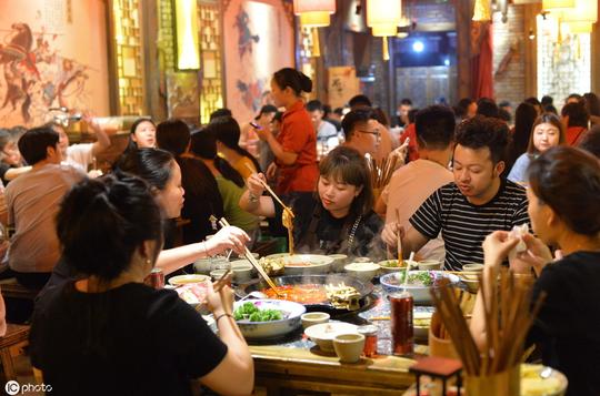 餐饮老板一定要学的生意经验！火锅店用这一招，一年赚了800万