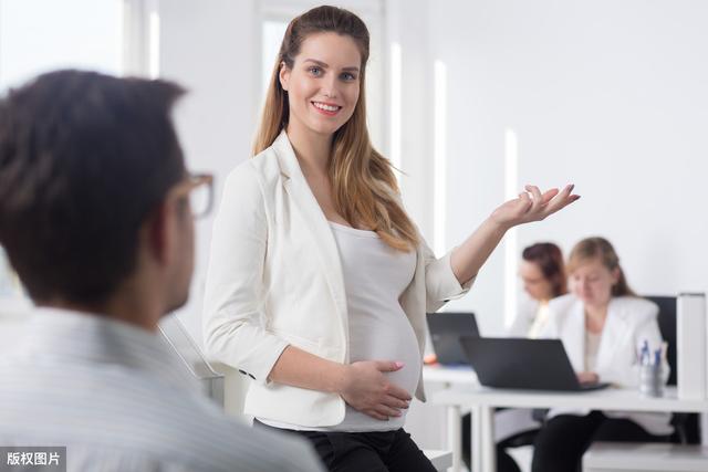 别再羡慕在家养胎的女人了，孕期还坚持上班其实好处多多