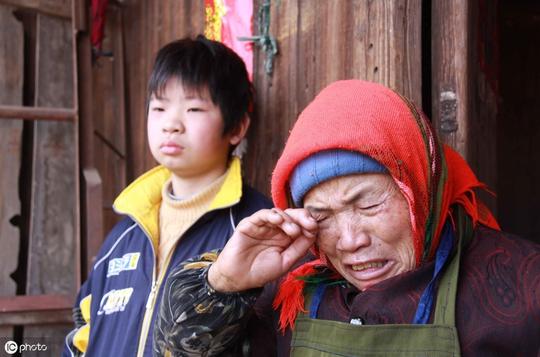 有人问天气太热工地为何还要上班？农民工怒怼：不上班你养我吗？