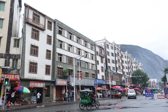 0成本的东西，200块卖给实体店，这“信息差”利润高