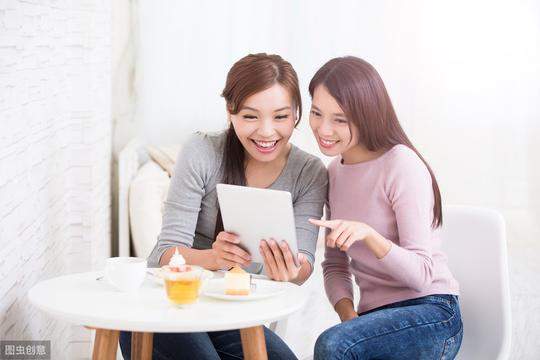 《老友记》启示：收入差距戳穿了友情的真面目。金钱主宰友情？