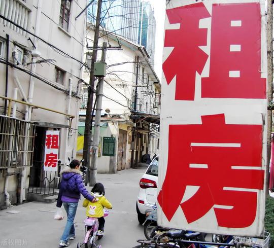 成都12家租房公司跑路，租客现维权无门其包租公司手法雷同套路多租房新手需防范