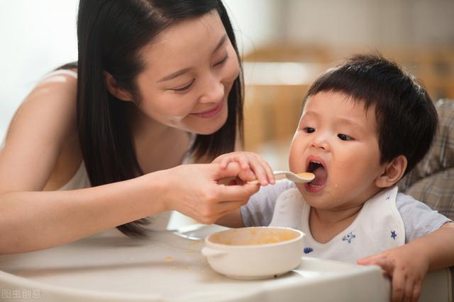 宝宝要添加辅食的7大信号