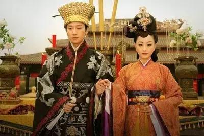梦见一堆一堆的死人是怎么回事，深度解析梦境中的死亡象征与心理映射