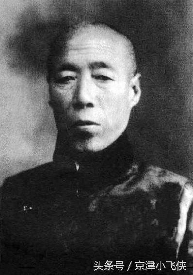 梦境启示，梦见别人刨坟见黑色棺材的深层含义与心理解析