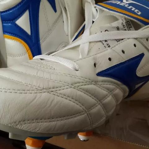 贴皮足球怎么制作