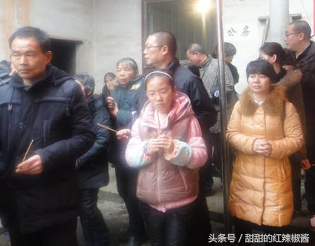 周公解梦，梦见亲人躺在棺材里的深层含义与心理解析