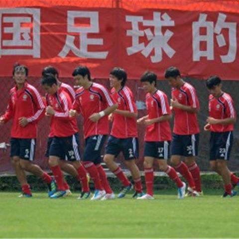 男足球运动员换裤子图片的长尾关键词有什么