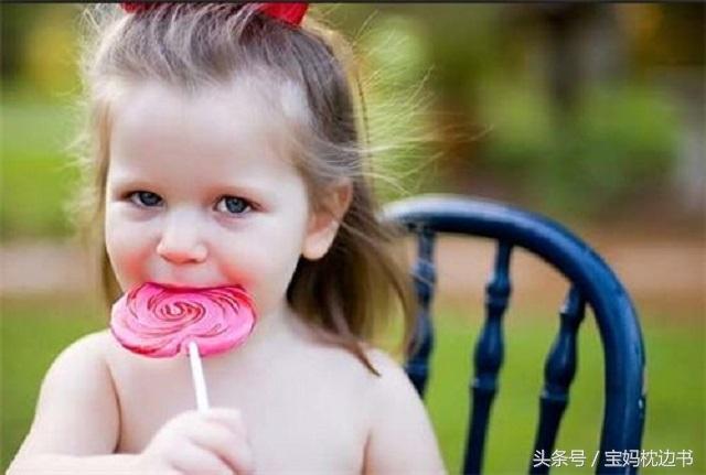 宝宝一直使劲是怎么回事