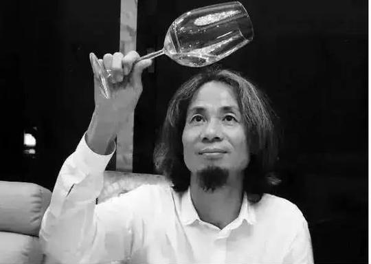 被称为"抖音毒男",不要让这位表面上是"教父"的人毁了