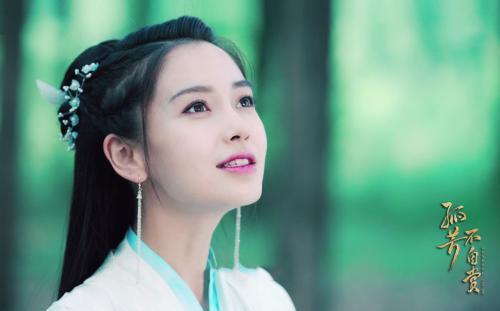 杨颖坦言拍戏导致抑郁,要靠专注玩游戏克服