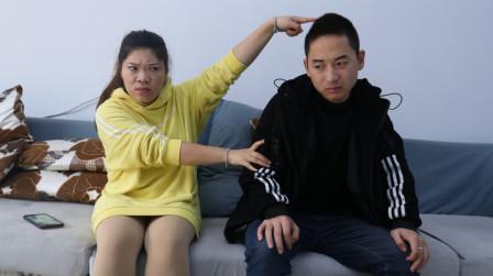 小伙创业找亲姐借钱被拒，后妈却拿出全部积蓄帮他，结局暖心
