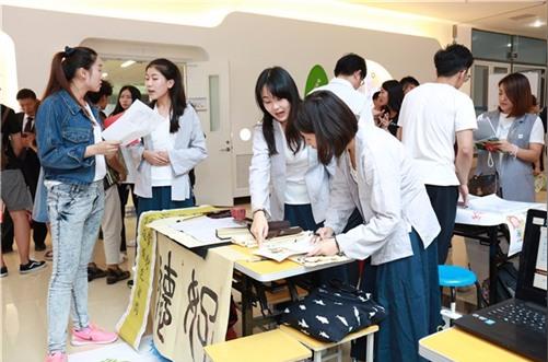 青岛早报:大学生创业诞生"十强"考查团队营销实战能力