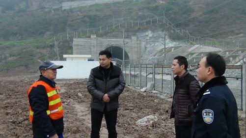 近日,记者采访一位在县城里做生意的外地人,让他谈谈对丰都的看法,他