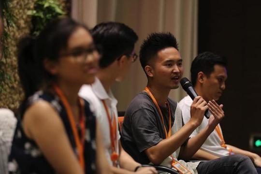 为此,阿里巴巴不仅成立了为香港创业青年服务的"香港创业者基金",还推