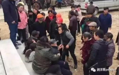 河南"大妈涉黑团"讨债生意:占着理吵架时不能输