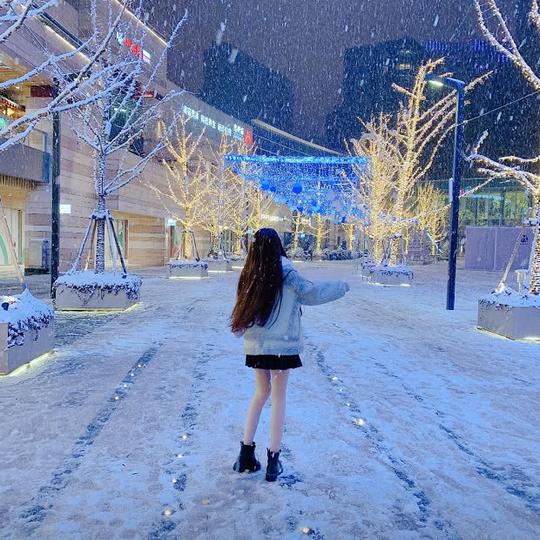 杨清柠晒"长腿"写真,不料忘开瘦腿特效,意外曝出真实